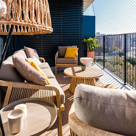 Miraflores Modern With Balcony By Lovelystay