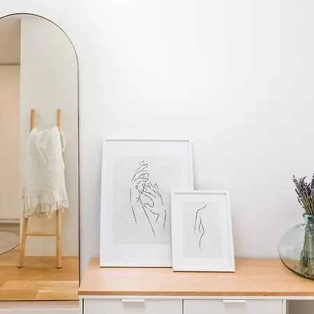 Miraflores Modern With Balcony By Lovelystay * Algés