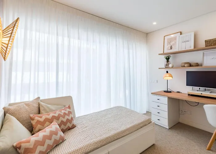 Miraflores Modern With Balcony By Lovelystay شقة