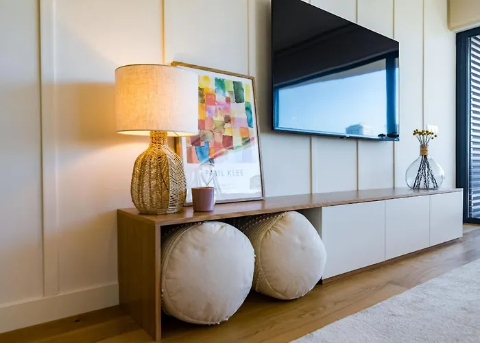 Miraflores Modern With Balcony By Lovelystay شقة ألجيس