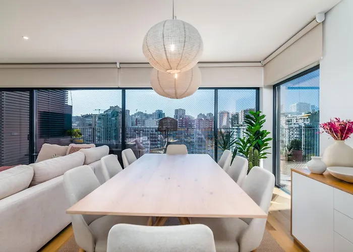 شقة Miraflores Modern With Balcony By Lovelystay ألجيس