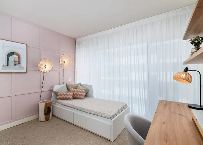 Miraflores Modern With Balcony By Lovelystay ألجيس
