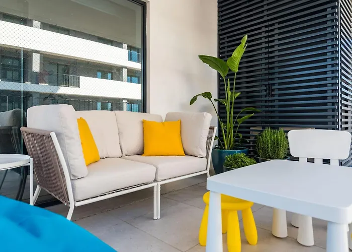 Miraflores Modern With Balcony By Lovelystay ألجيس