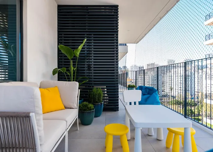 Miraflores Modern With Balcony By Lovelystay ألجيس