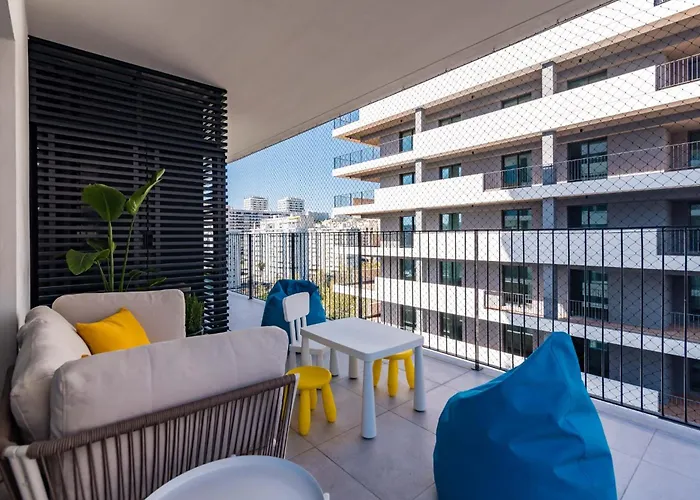Miraflores Modern With Balcony By Lovelystay * ألجيس