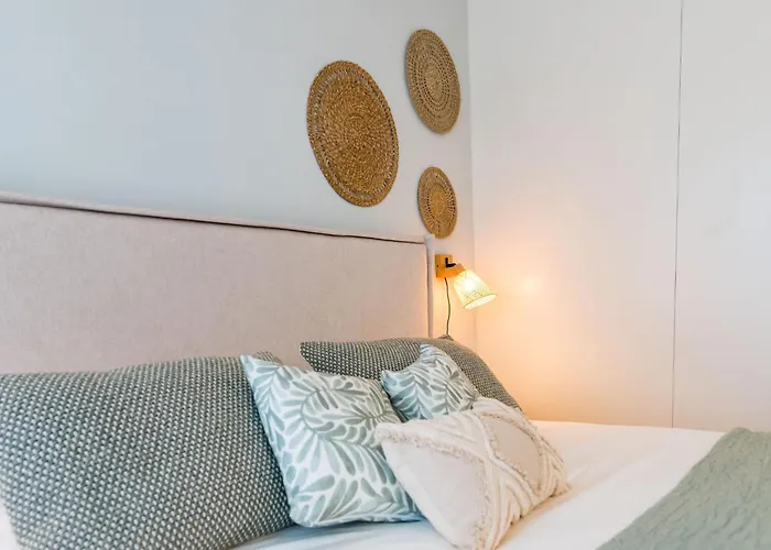 Miraflores Modern With Balcony By Lovelystay ألجيس