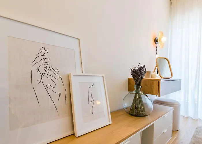 Miraflores Modern With Balcony By Lovelystay شقة ألجيس