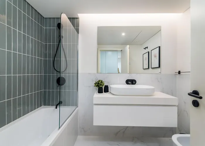 Miraflores Modern With Balcony By Lovelystay شقة ألجيس