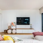Miraflores Modern With Balcony By Lovelystay Algés