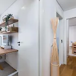 Miraflores Modern With Balcony By Lovelystay