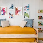 Miraflores Modern With Balcony By Lovelystay Algés