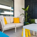 Miraflores Modern With Balcony By Lovelystay Algés