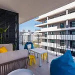 Miraflores Modern With Balcony By Lovelystay * Algés