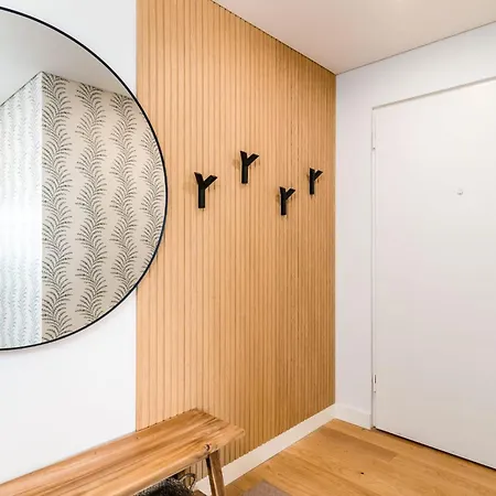 Miraflores Modern With Balcony By Lovelystay