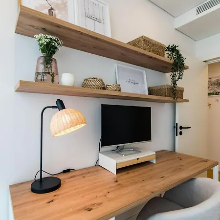 Miraflores Modern With Balcony By Lovelystay