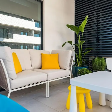 Miraflores Modern With Balcony By Lovelystay Alges