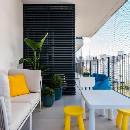 Miraflores Modern With Balcony By Lovelystay Alges