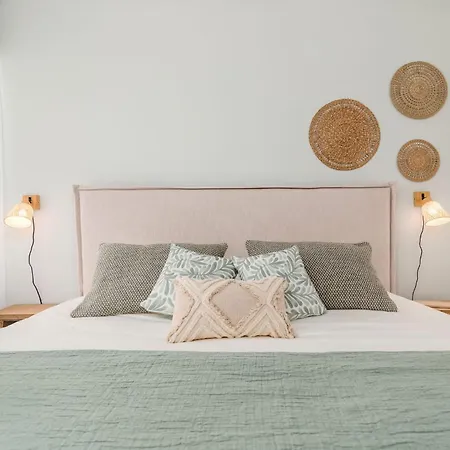 Miraflores Modern With Balcony By Lovelystay * Alges